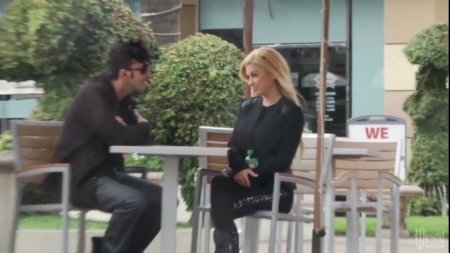 Турист пикапом знакомится с местными девками